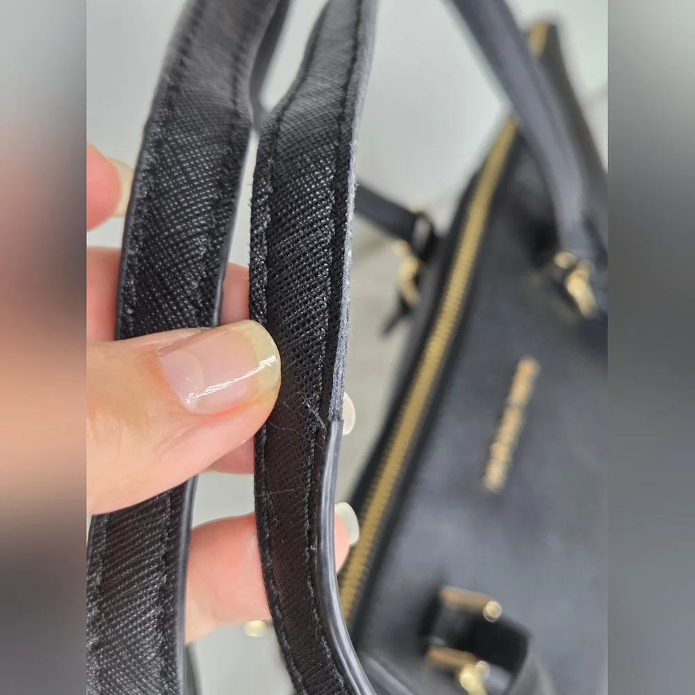 Michael Kors aprox 11"x10"inchs- Black Tote Bag W/ Golden Hardware - Picture 6 of 15